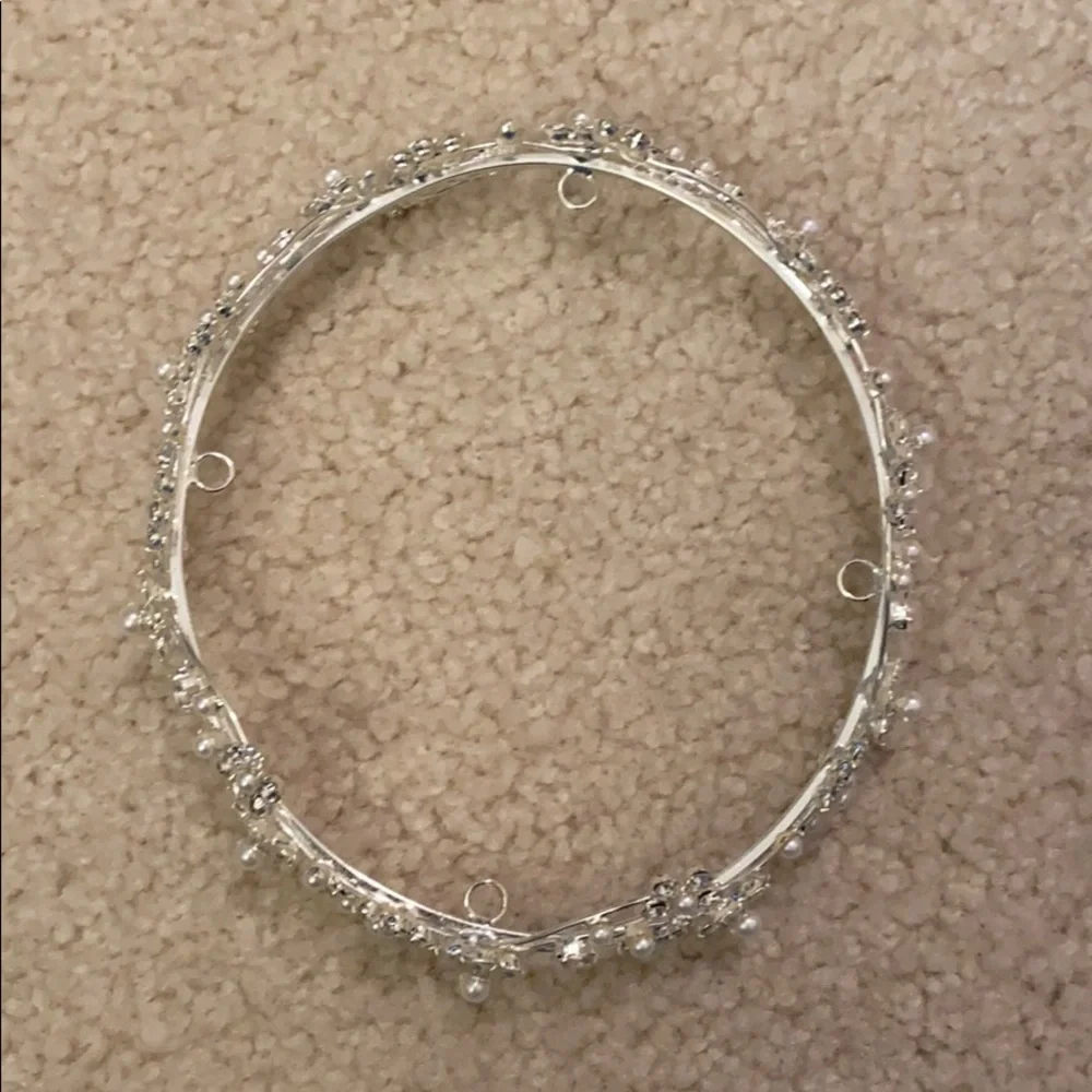 Like new! Wedding pearl flower bun tiara